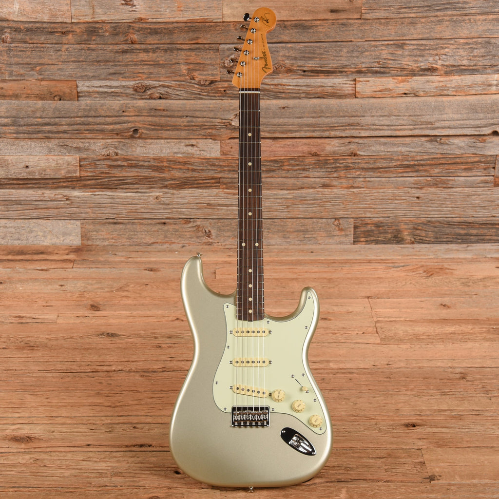 Fender Artist Series Robert Cray Signature Stratocaster Inca Silver 2021 - View 4 | MusicMarket