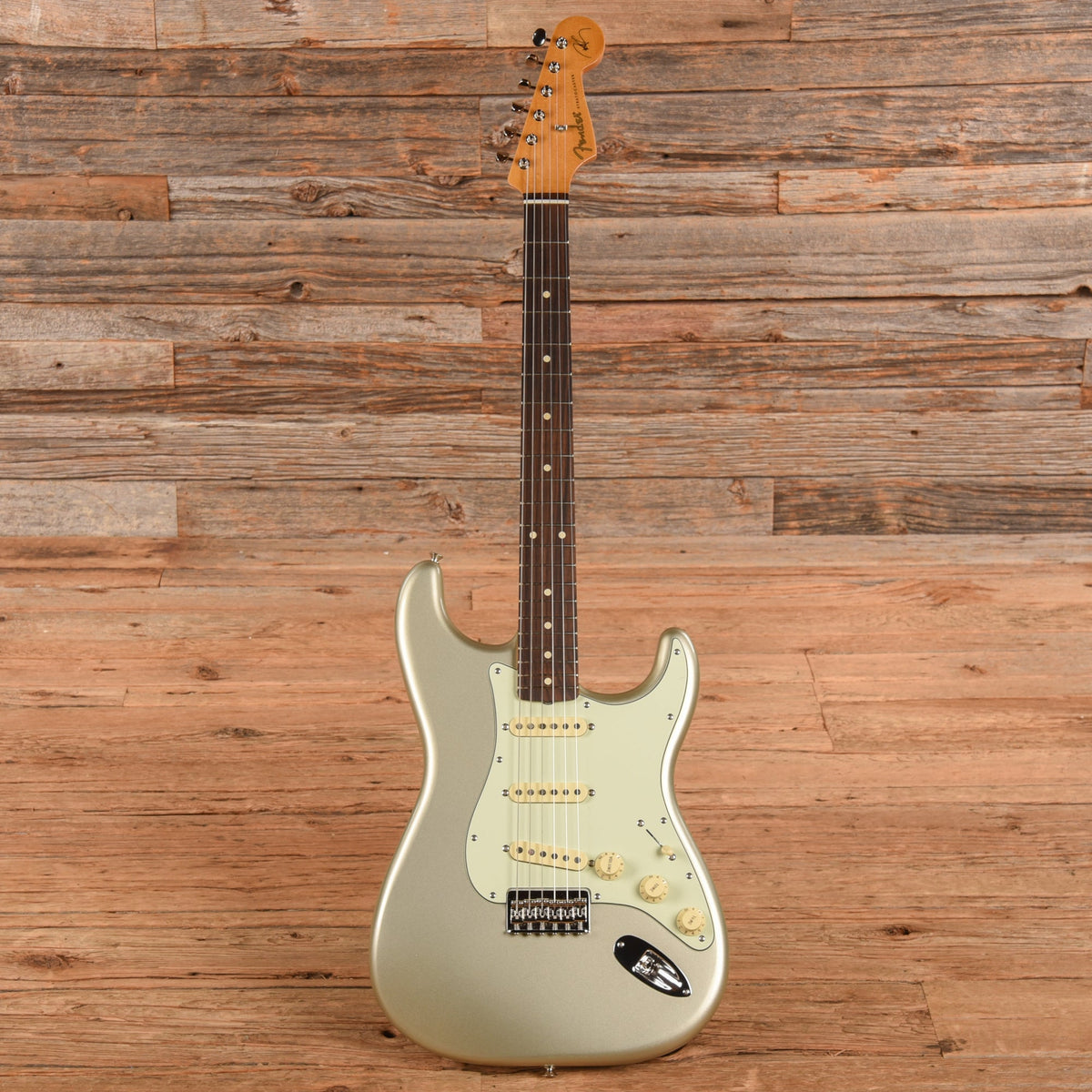 Fender Artist Series Robert Cray Signature Stratocaster Inca Silver 2021 - View 4 | MusicMarket