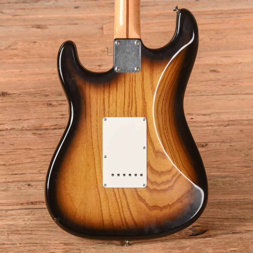 Fender Custom Shop 50th Anniversary '54 Stratocaster Reissue Sunburst 2004 - View 3 | MusicMarket