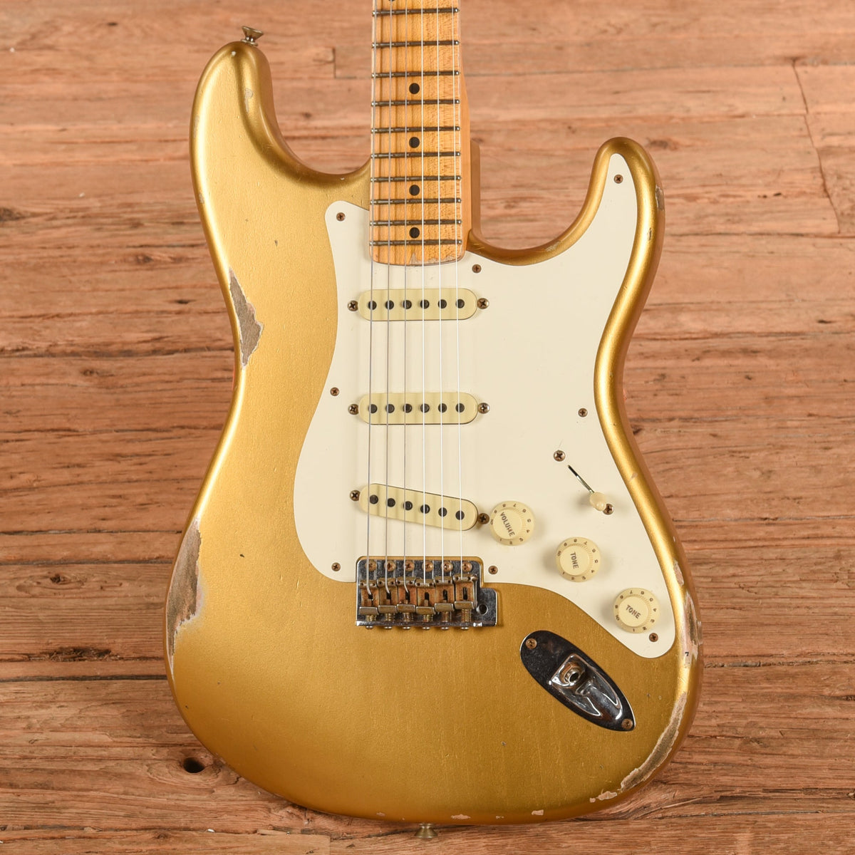 Fender Custom Shop '57 Stratocaster Relic HLE Gold 2021 - View 2 | MusicMarket