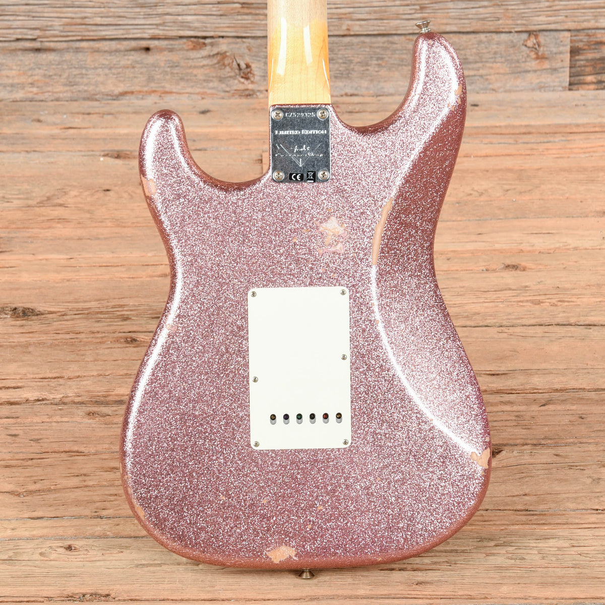 Fender Custom Shop '67 Stratocaster Reissue Relic Champagne Sparkle 2017 - View 3 | MusicMarket