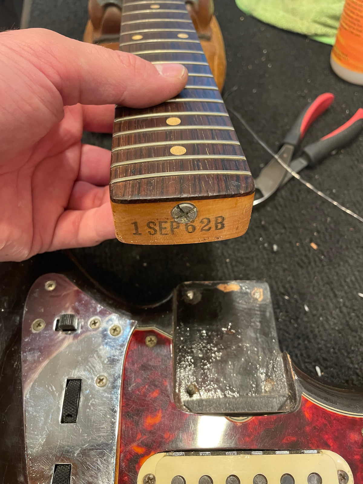 Fender Jaguar Sunburst 1962 - View 16 | MusicMarket