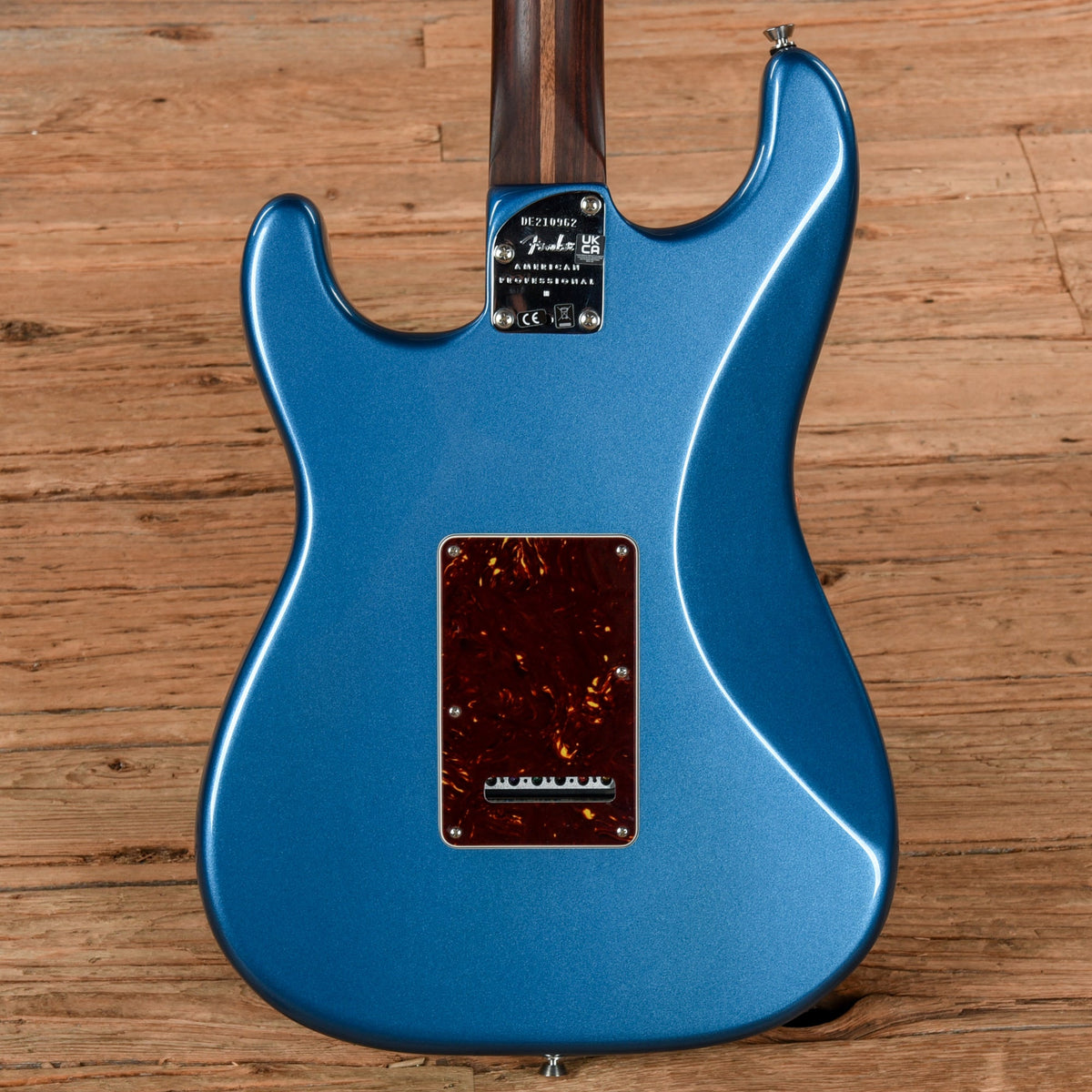 Fender Limited Edition American Professional II Stratocaster Lake Placid Blue 2022 - View 2 | MusicMarket