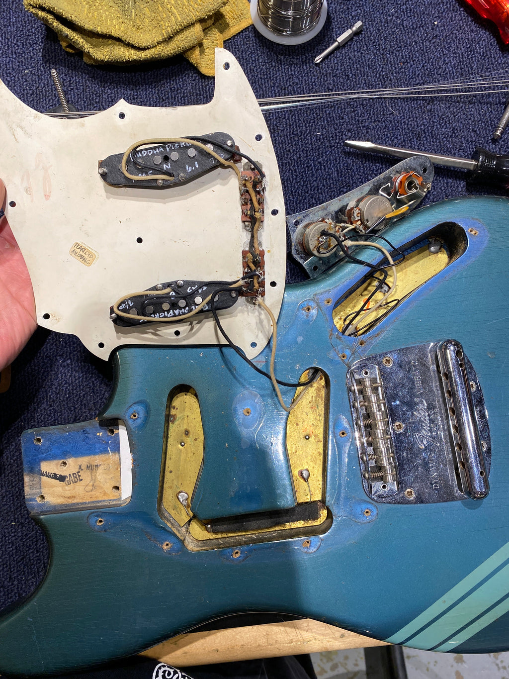 Fender Mustang Competition Burgundy 1973 - View 14 | MusicMarket