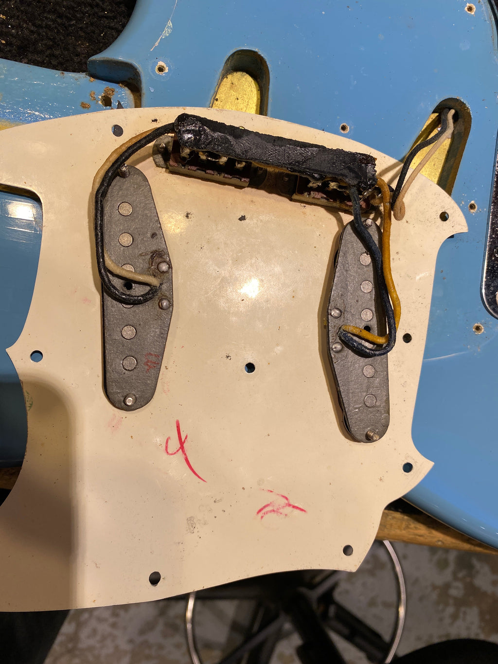Fender Mustang Daphne Blue 1966 - View 13 | MusicMarket