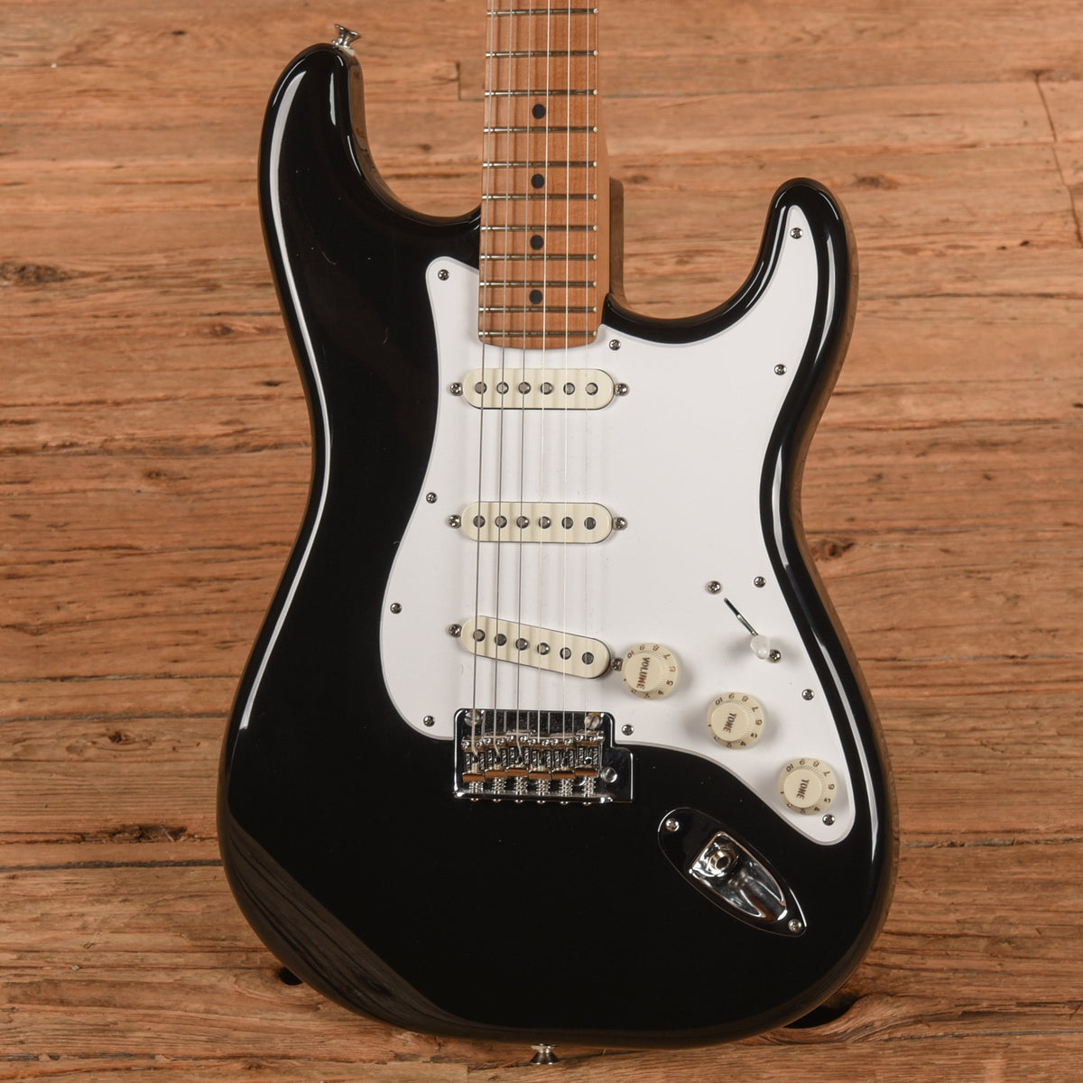 Fender Player Stratocaster Black 2023 - View 2 | MusicMarket