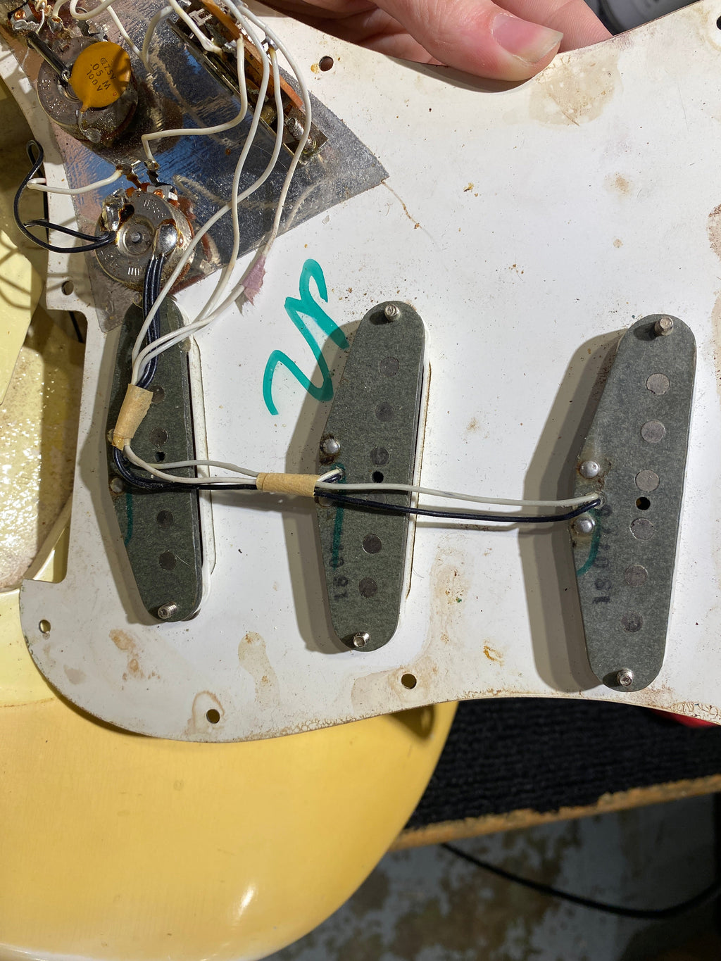 Fender Stratocaster Olympic White 1975 - View 14 | MusicMarket