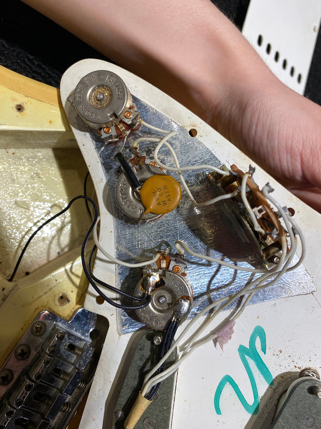 Fender Stratocaster Olympic White 1975 - View 13 | MusicMarket