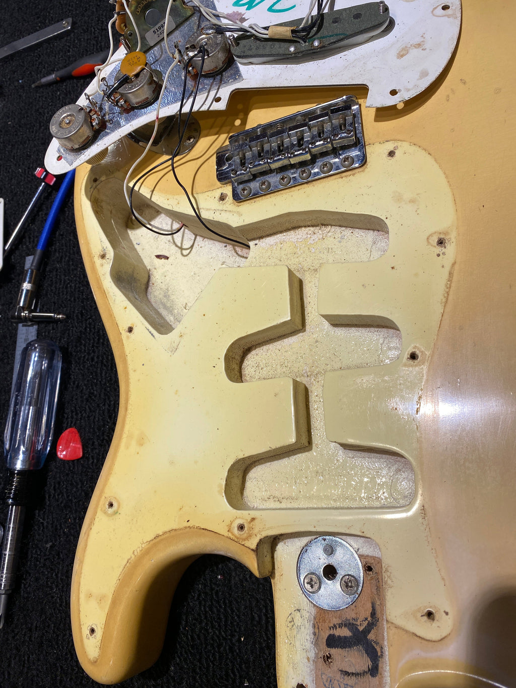 Fender Stratocaster Olympic White 1975 - View 15 | MusicMarket