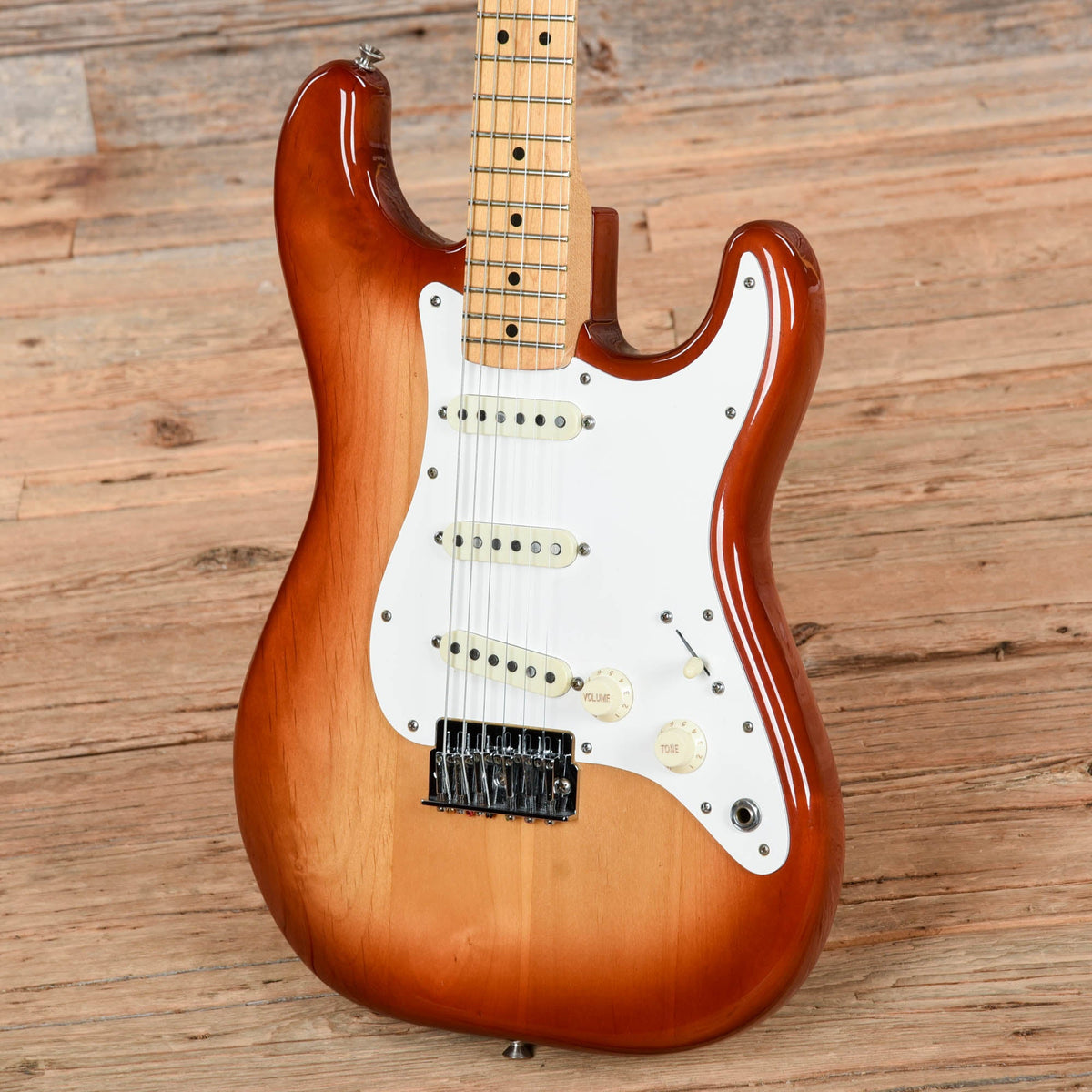 Fender 2-Knob Stratocaster Sienna Sunburst 1983 - View 2 | MusicMarket