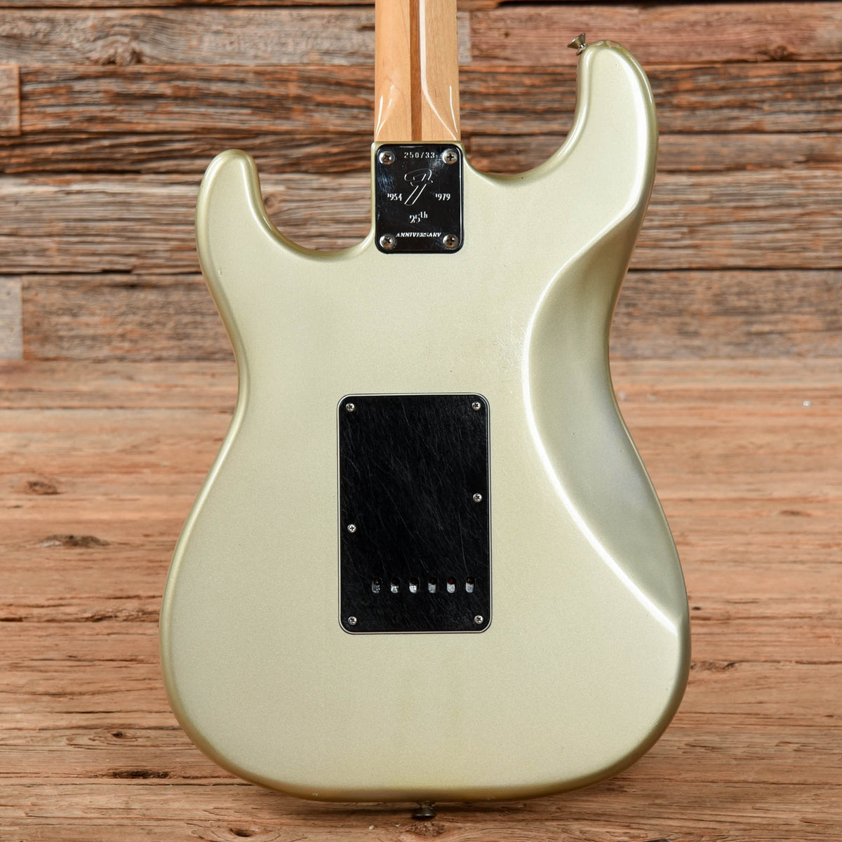 Fender 25th Anniversary Stratocaster Inca Silver 1979 - View 3 | MusicMarket