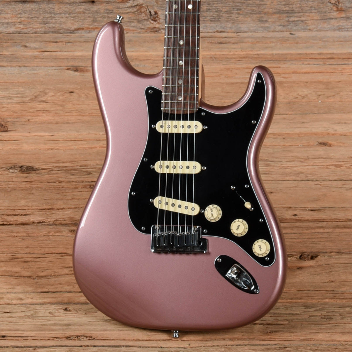 Fender American Deluxe Stratocaster Burgundy Mist Metallic 2013 - View 2 | MusicMarket
