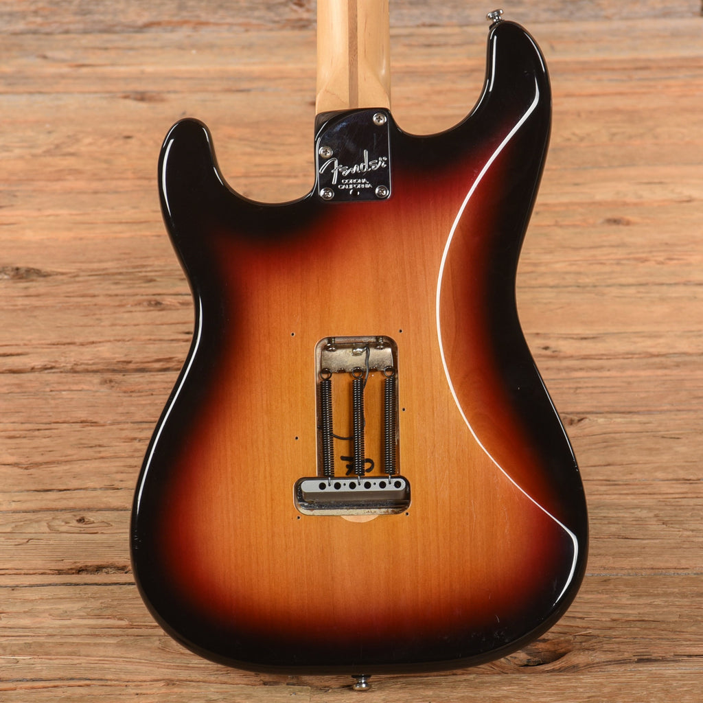 Fender American Deluxe Stratocaster Sunburst 2006 - View 3 | MusicMarket