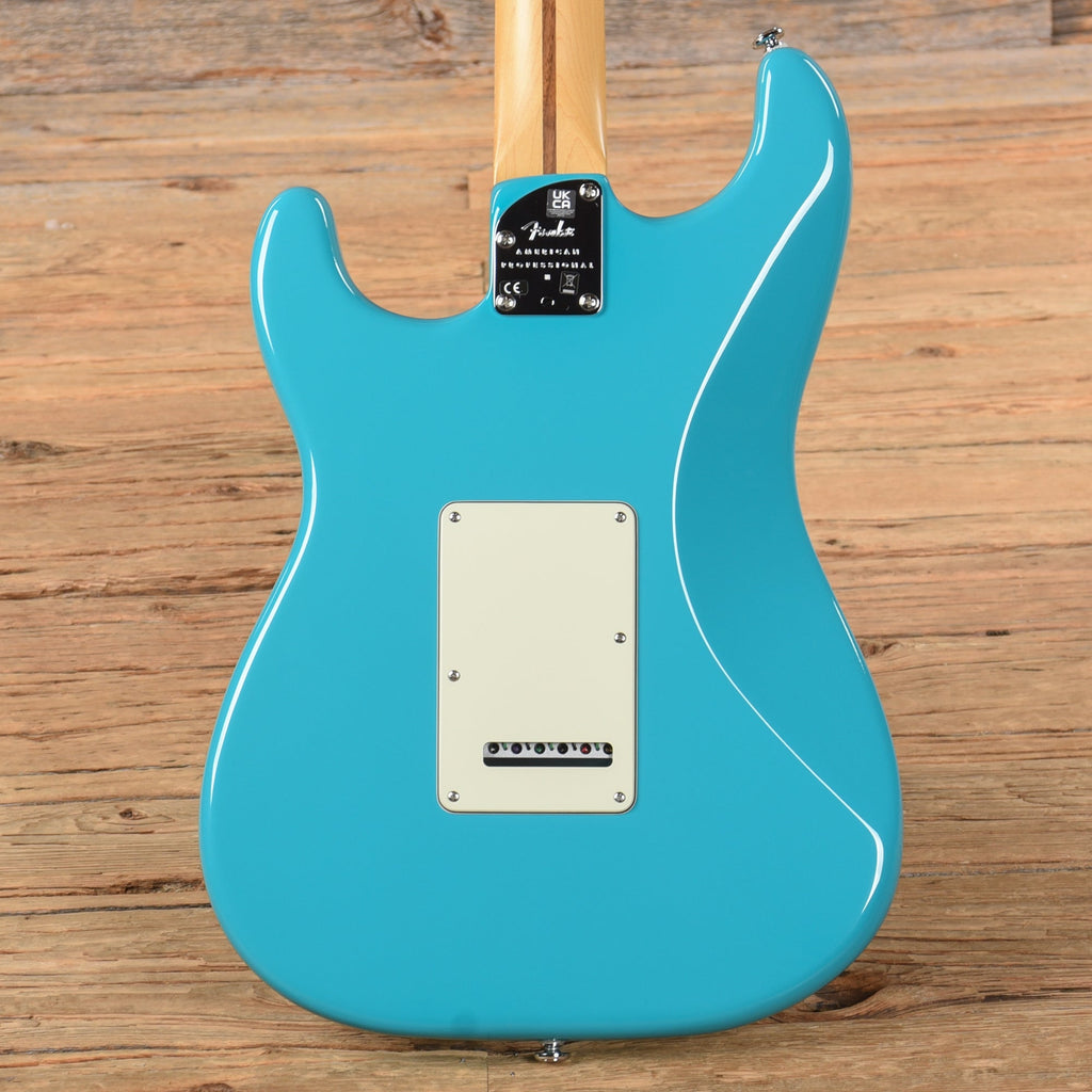 Fender American Professional II Startocaster Miami Blue 2021 - View 3 | MusicMarket