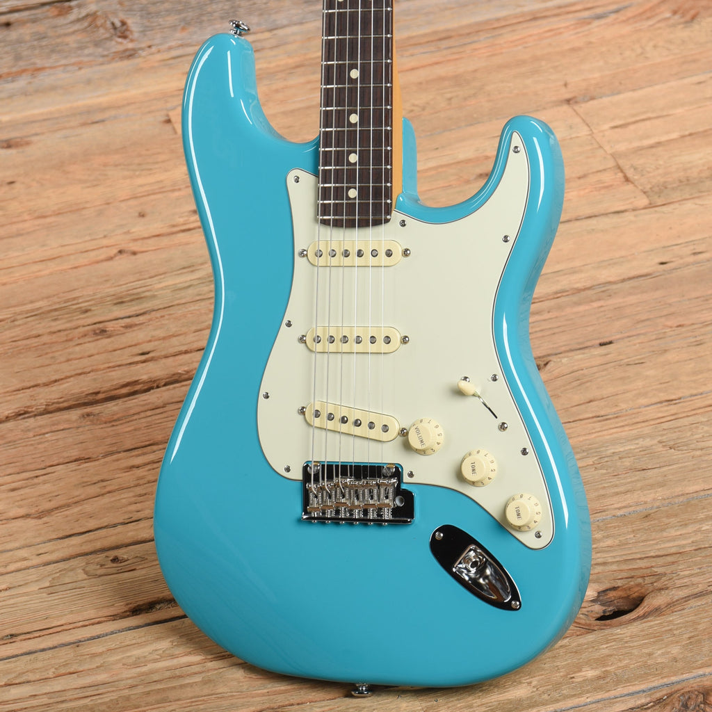 Fender American Professional II Startocaster Miami Blue 2021 - View 2 | MusicMarket