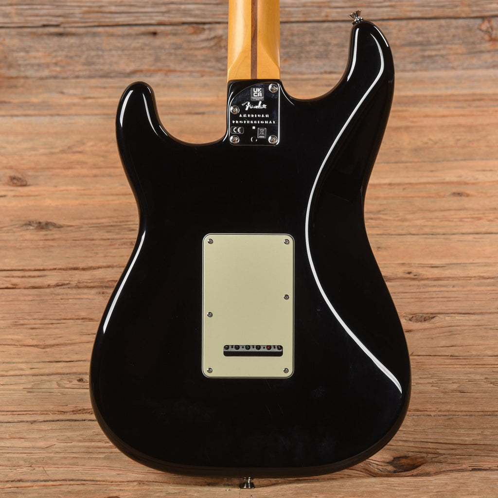Fender American Professional II Stratocaster Black 2023 - View 3 | MusicMarket