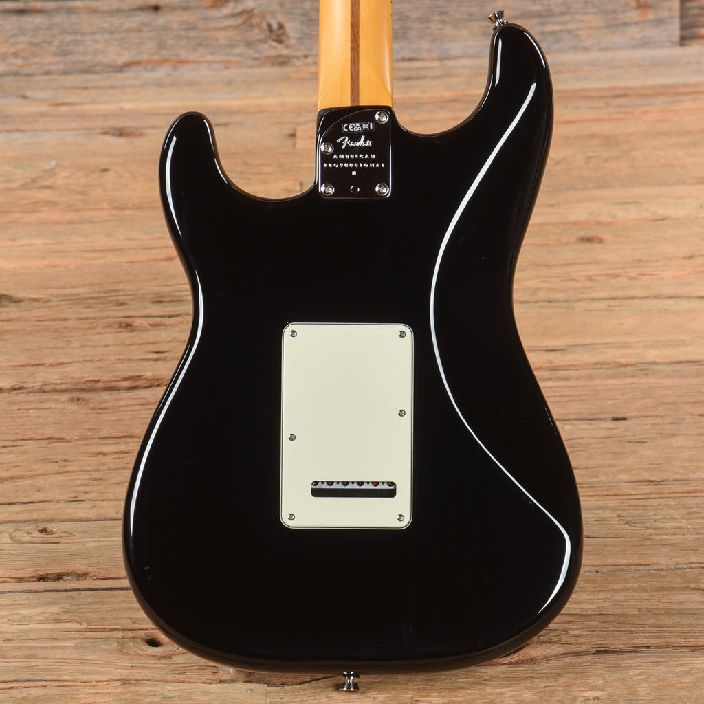 Fender American Professional II Stratocaster Black 2023 - View 3 | MusicMarket