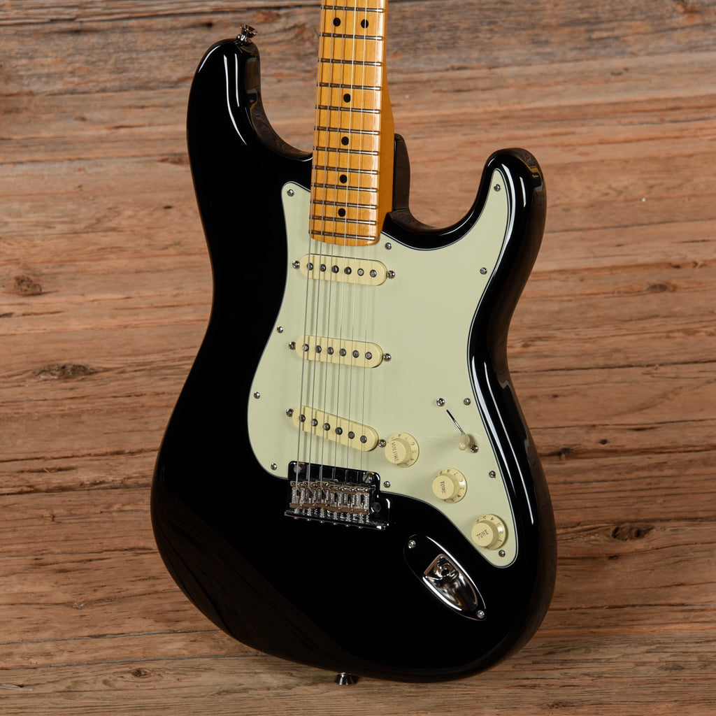 Fender American Professional II Stratocaster Black 2024 - View 2 | MusicMarket
