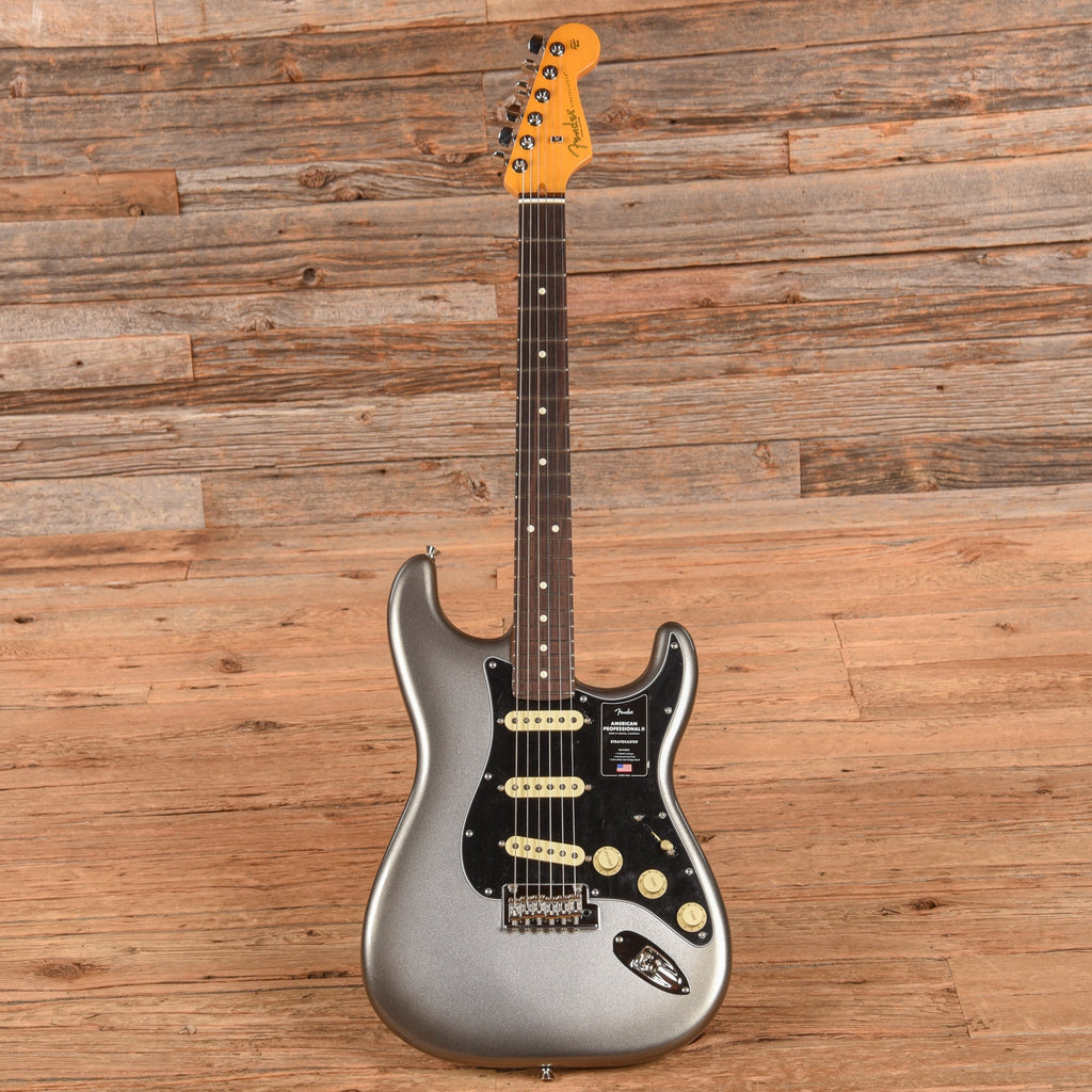 Fender American Professional II Stratocaster Mercury 2024 - View 4 | MusicMarket
