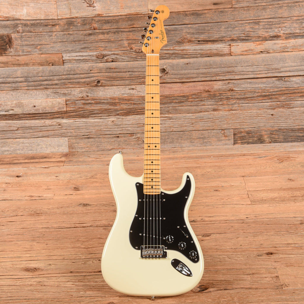 Fender American Professional II Stratocaster Olympic Pearl 2024 - View 4 | MusicMarket