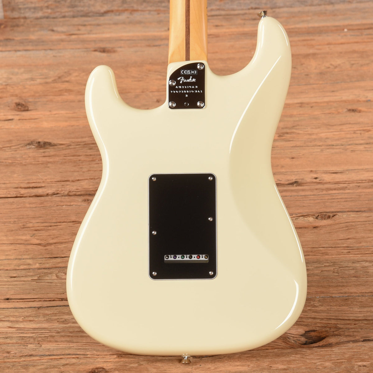 Fender American Professional II Stratocaster Olympic Pearl 2024 - View 3 | MusicMarket