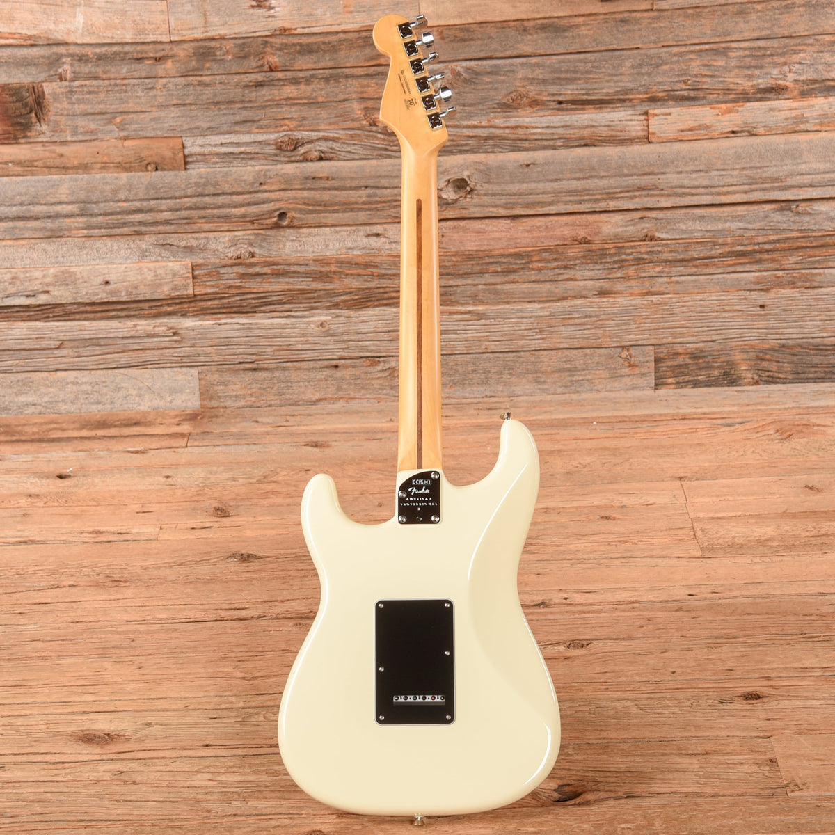 Fender American Professional II Stratocaster Olympic Pearl 2024 - View 5 | MusicMarket