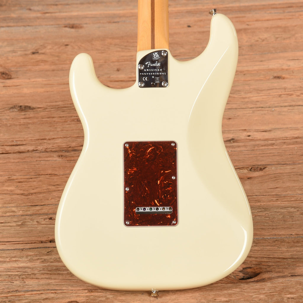 Fender American Professional II Stratocaster Olympic White 2023 - View 3 | MusicMarket