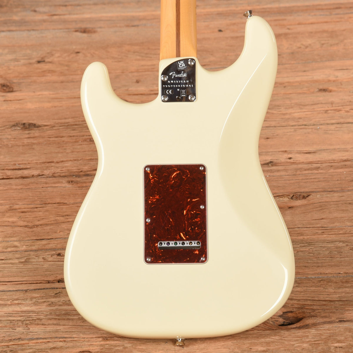 Fender American Professional II Stratocaster Olympic White 2023 - View 3 | MusicMarket
