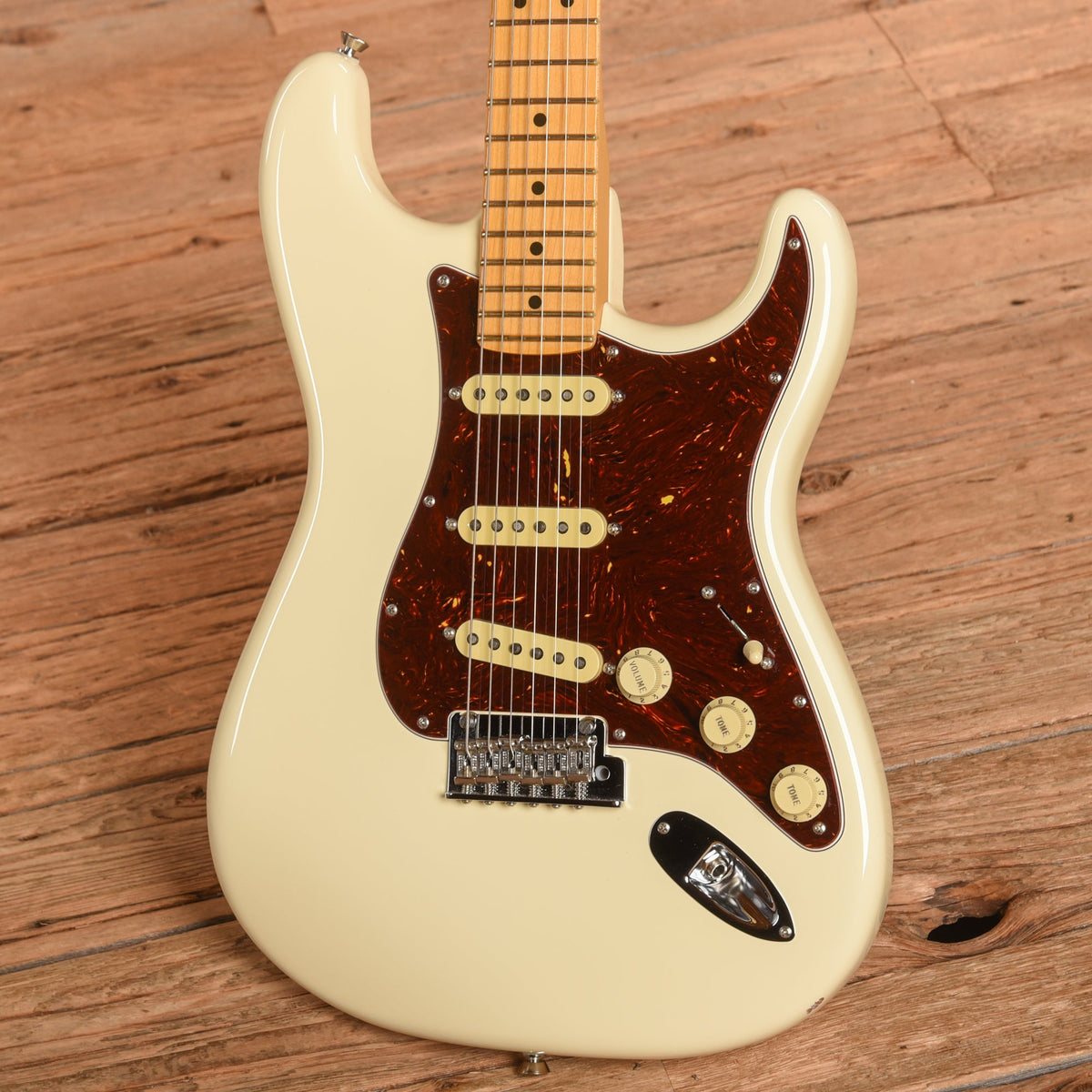 Fender American Professional II Stratocaster Olympic White 2023 - View 2 | MusicMarket