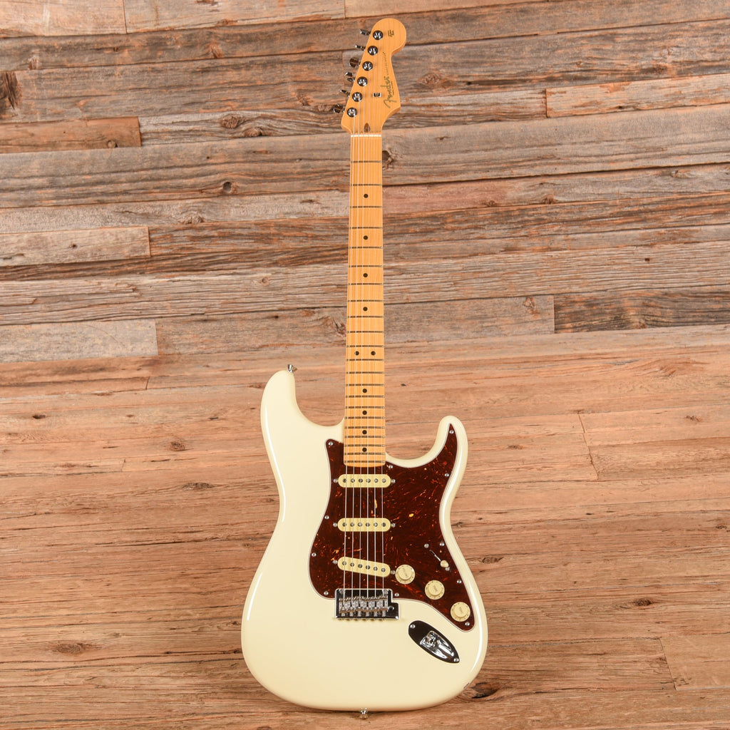Fender American Professional II Stratocaster Olympic White 2023 - View 4 | MusicMarket