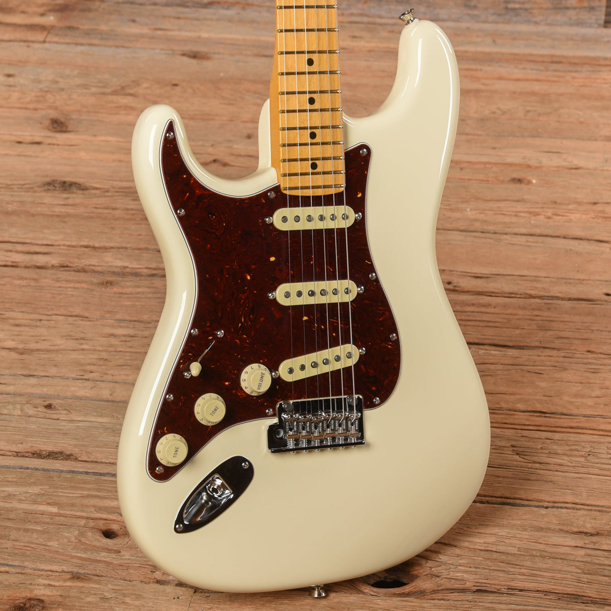 Fender American Professional II Stratocaster Olympic White 2023 LEFTY - View 2 | MusicMarket