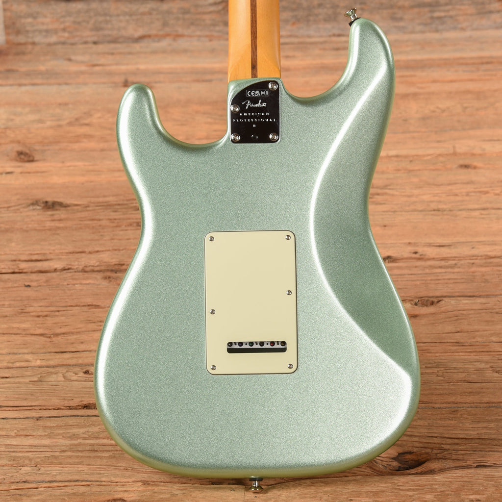 Fender American Professional II Stratocaster Surf Pearl 2024 - View 3 | MusicMarket