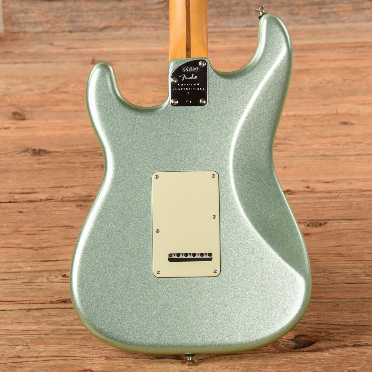 Fender American Professional II Stratocaster Surf Pearl 2024 - View 3 | MusicMarket