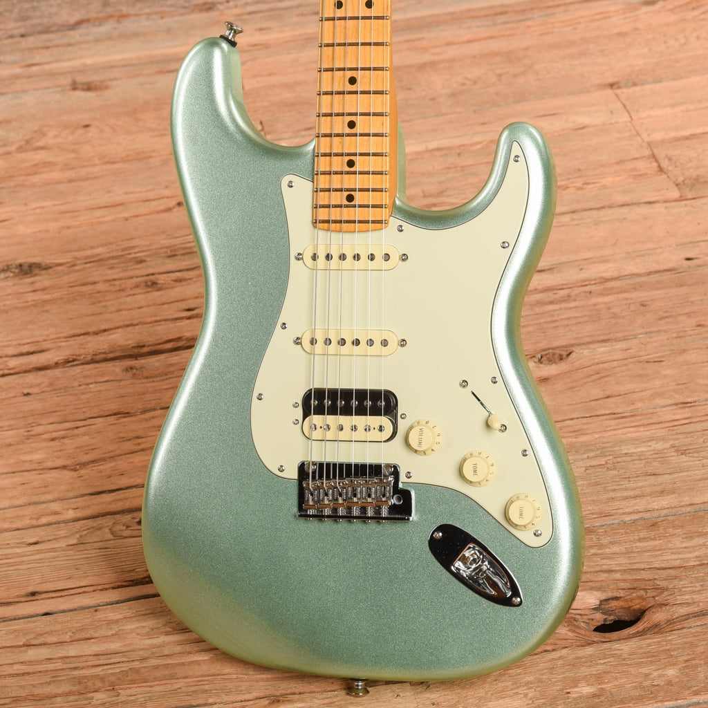 Fender American Professional II Stratocaster Surf Pearl 2024 - View 2 | MusicMarket