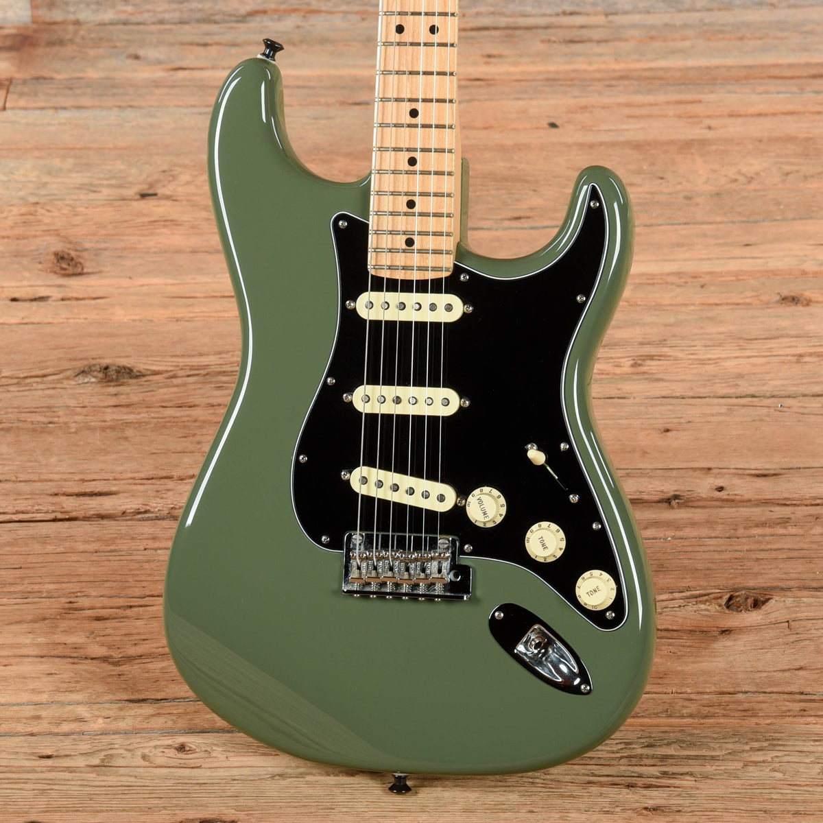 Fender American Professional Stratocaster Antique Olive 2018 - View 2 | MusicMarket