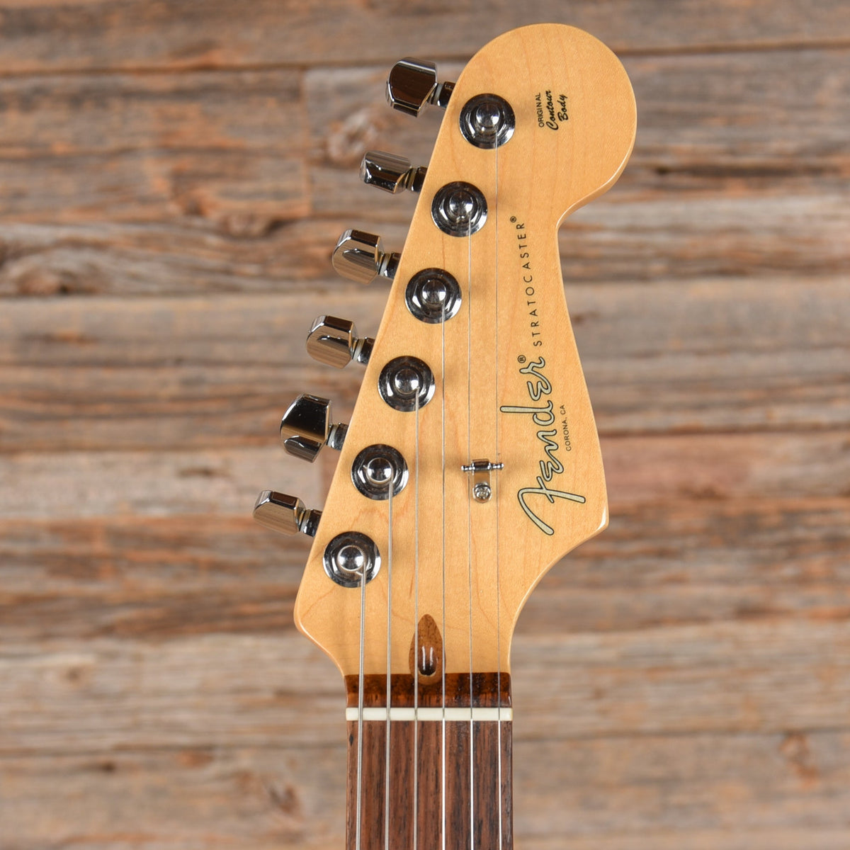 Fender American Professional Stratocaster Sunburst 2017 - View 6 | MusicMarket