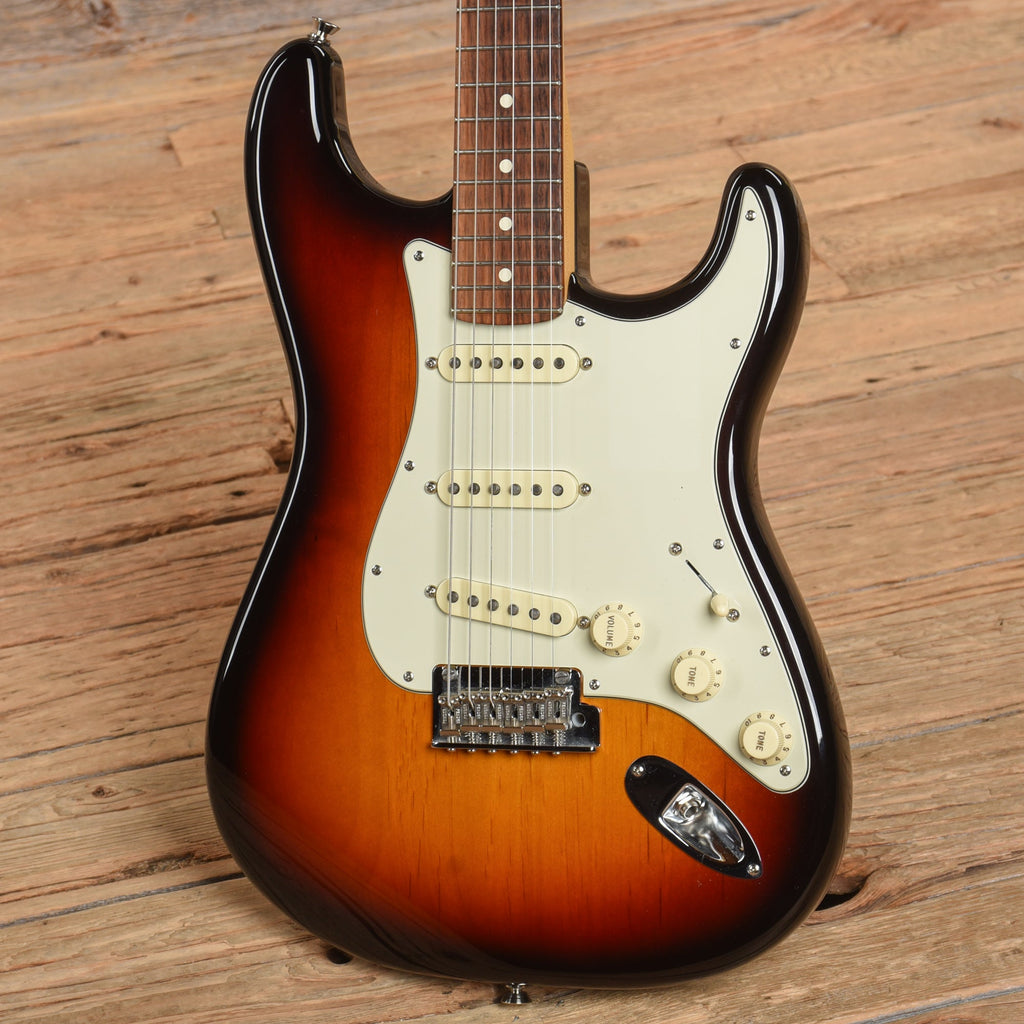 Fender American Professional Stratocaster Sunburst 2017 - View 2 | MusicMarket