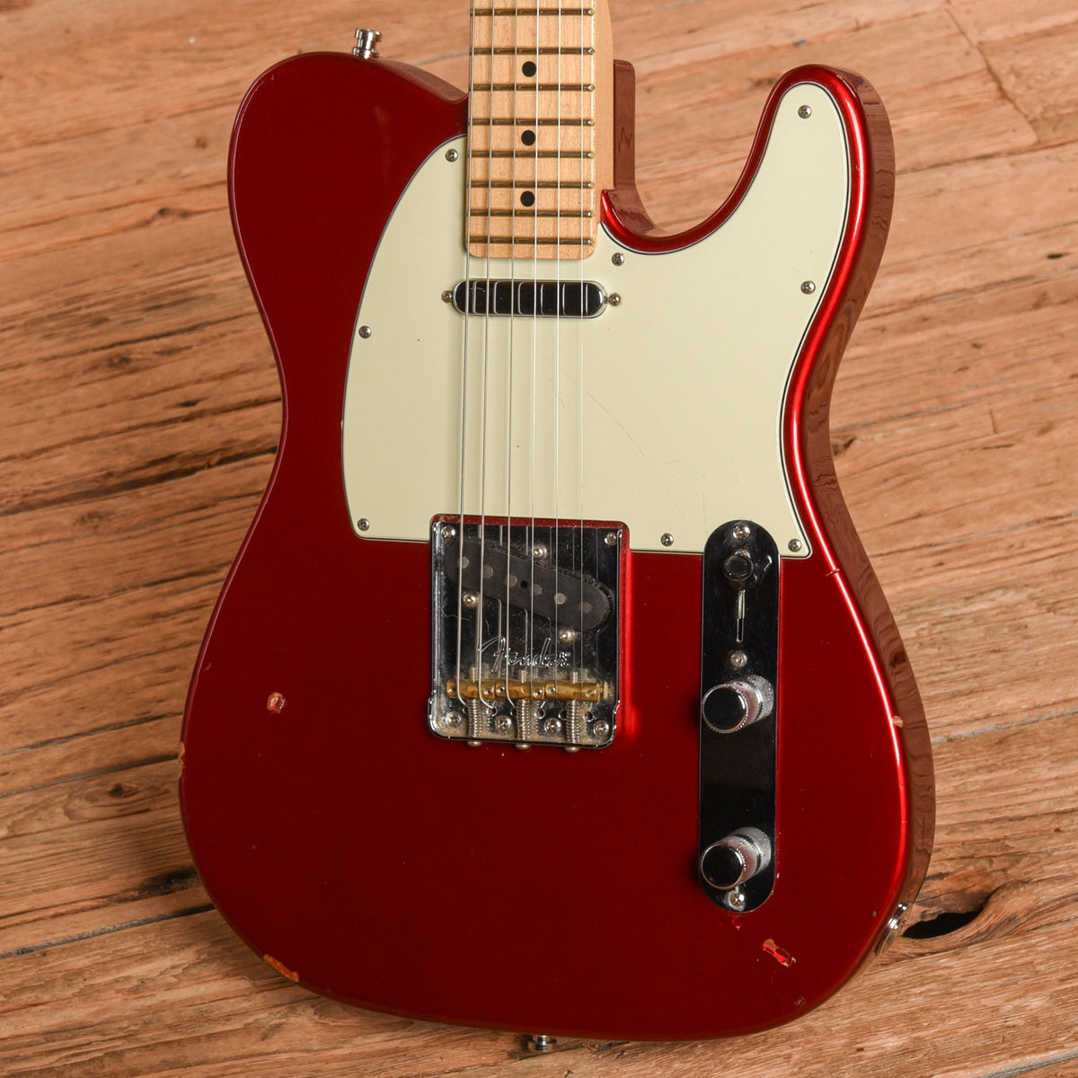 Fender American Professional Telecaster Candy Apple Red 2017 - View 2 | MusicMarket