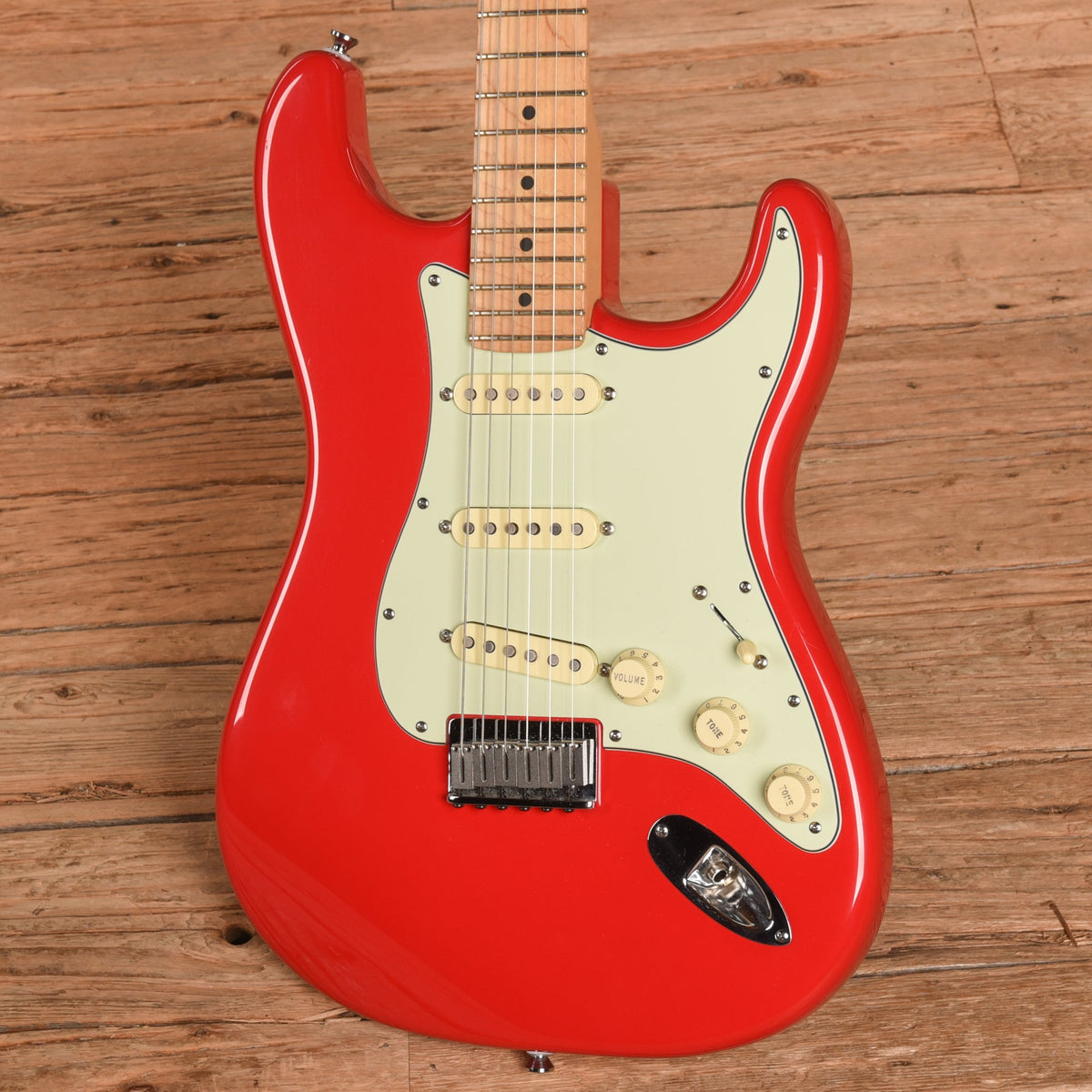 Fender American Series Stratocaster Hardtail Hot Rod Red 2001 - View 2 | MusicMarket