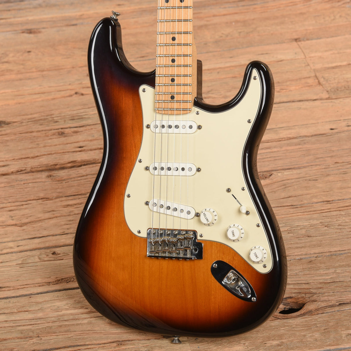 Fender American Special Stratocaster Sunburst 2008 - View 2 | MusicMarket