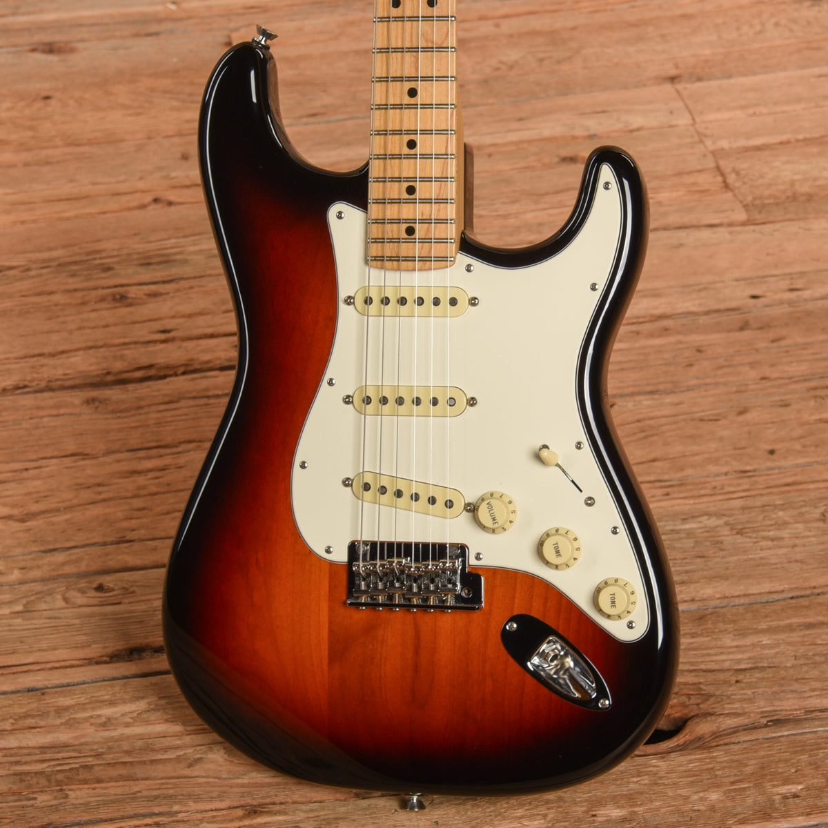 Fender American Standard Stratocaster 3-Color Sunburst 2016 - View 2 | MusicMarket