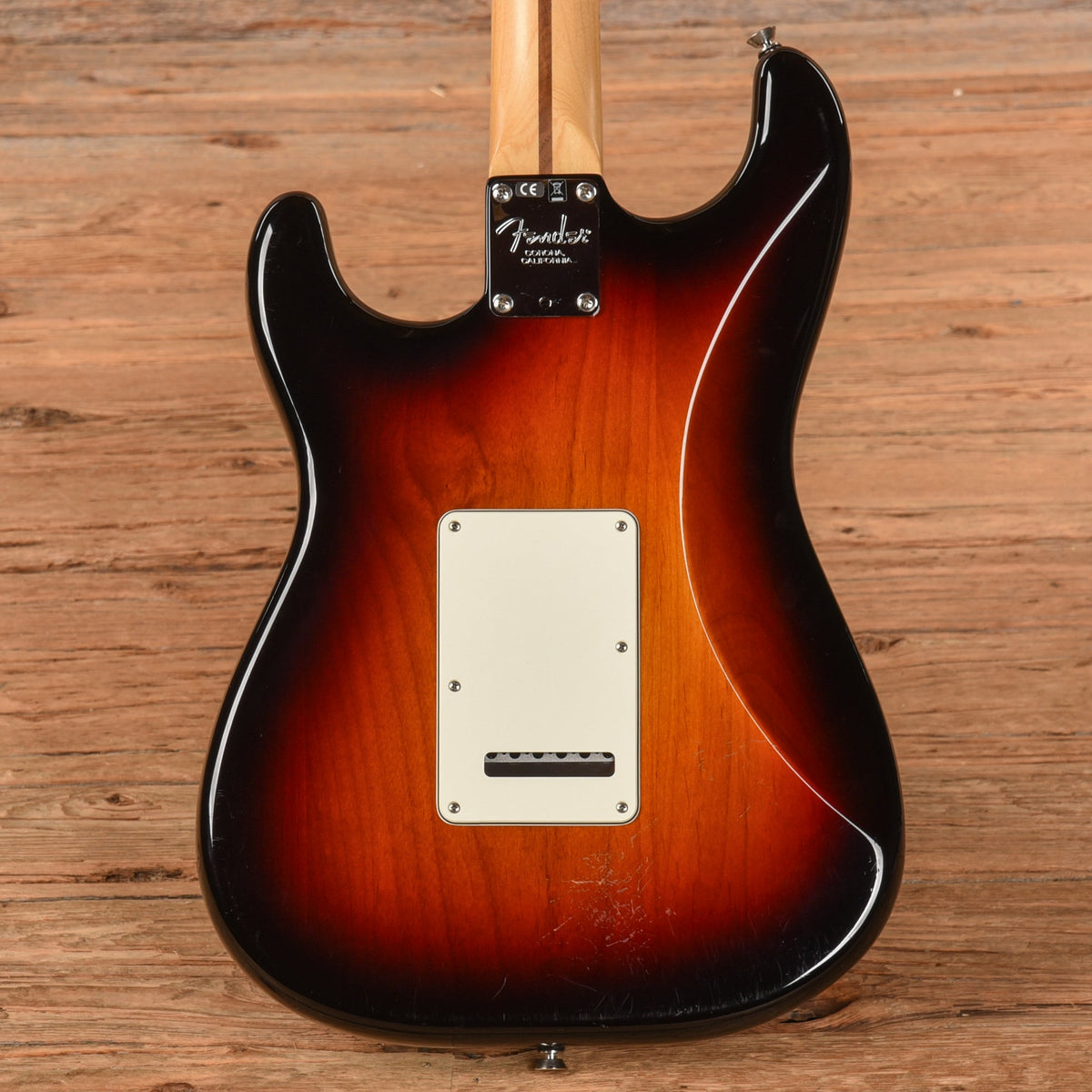 Fender American Standard Stratocaster 3-Color Sunburst 2016 - View 3 | MusicMarket