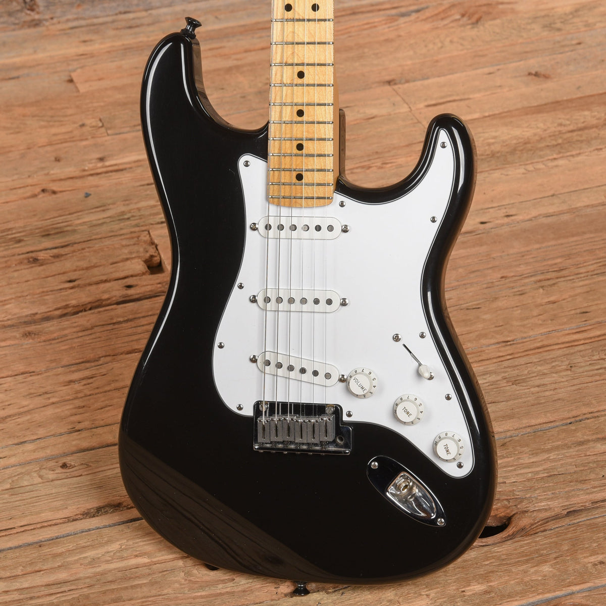 Fender American Standard Stratocaster Black 2000 - View 2 | MusicMarket