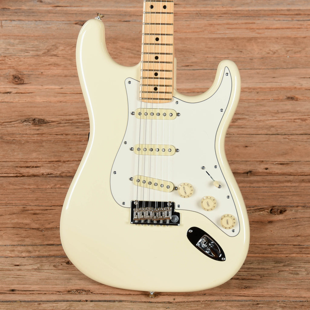 Fender American Standard Stratocaster Olympic White 2015 - View 2 | MusicMarket