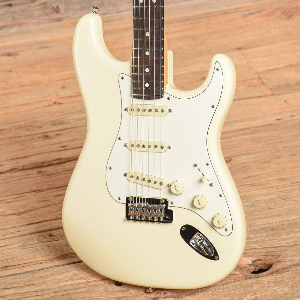 Fender American Standard Stratocaster White 2015 - View 2 | MusicMarket
