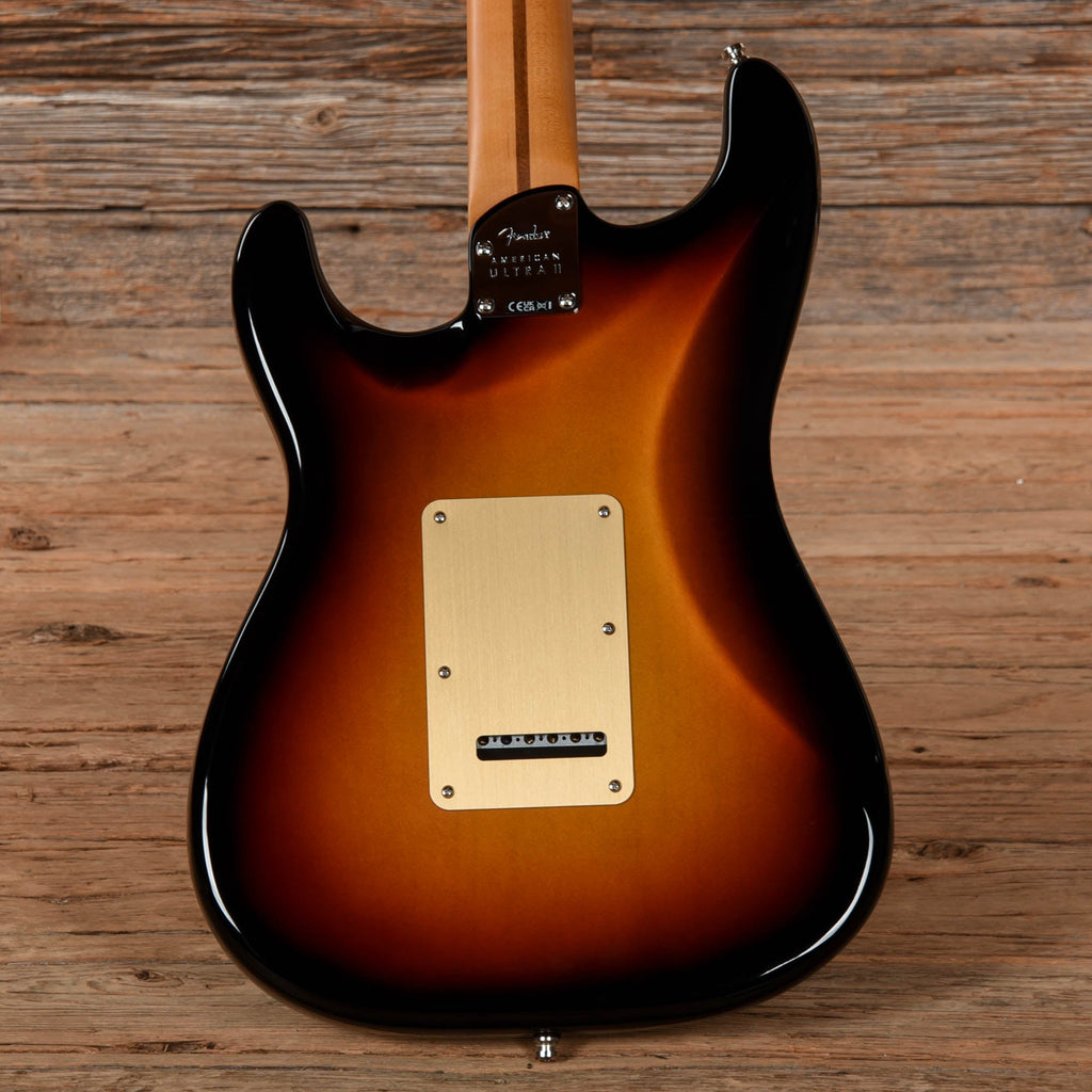 Fender American Ultra II Stratocaster HSS Ultra Burst 2024 - View 3 | MusicMarket
