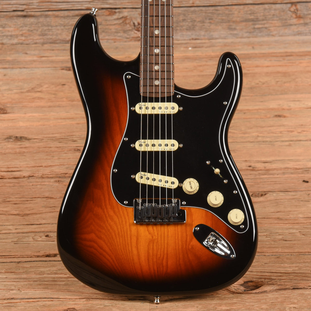 Fender American Ultra Luxe Stratocaster Sunburst 2024 - MusicMarket