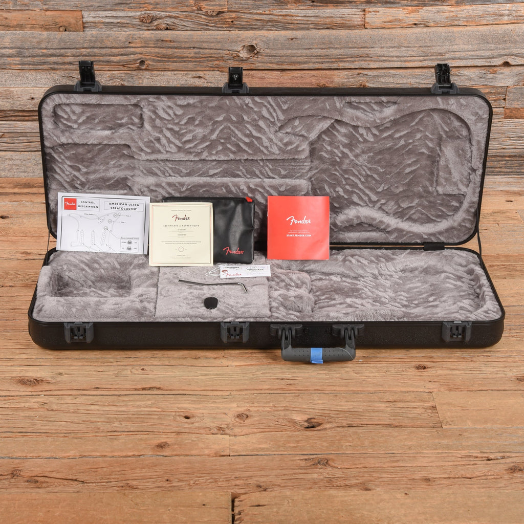 Fender American Ultra Stratocaster Arctic Pearl 2022 - View 9 | MusicMarket
