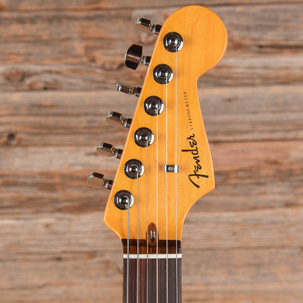Fender American Ultra Stratocaster Arctic Pearl 2022 - View 6 | MusicMarket