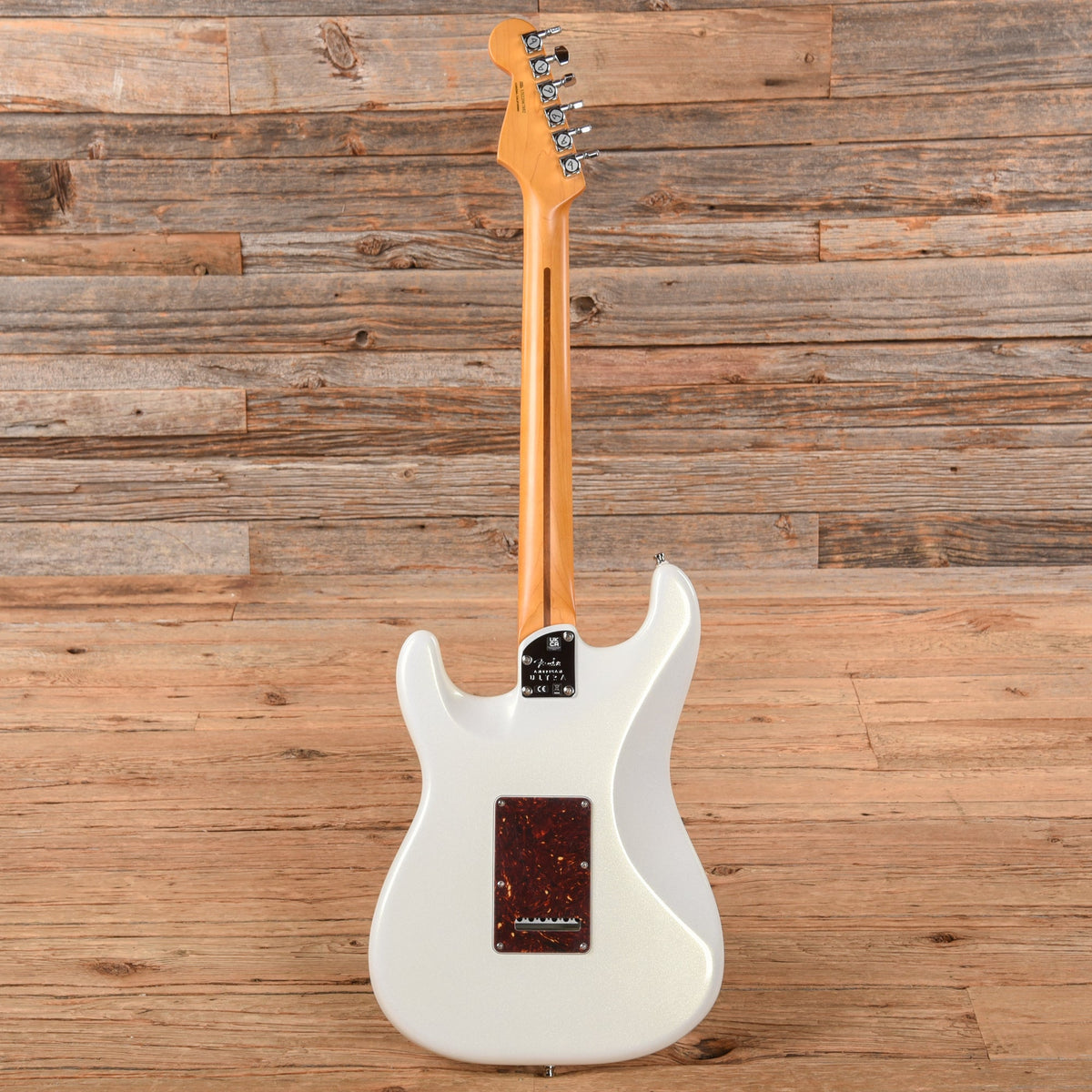 Fender American Ultra Stratocaster Arctic Pearl 2022 - View 5 | MusicMarket